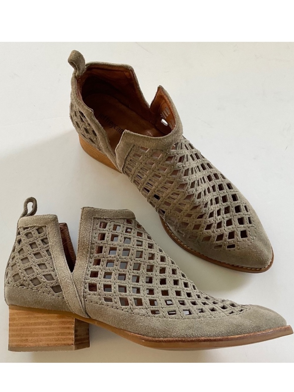 JEFFREY CAMPBELL Taggart Ankle Booties Taupe Suede Size 7.5 Excellent Condition